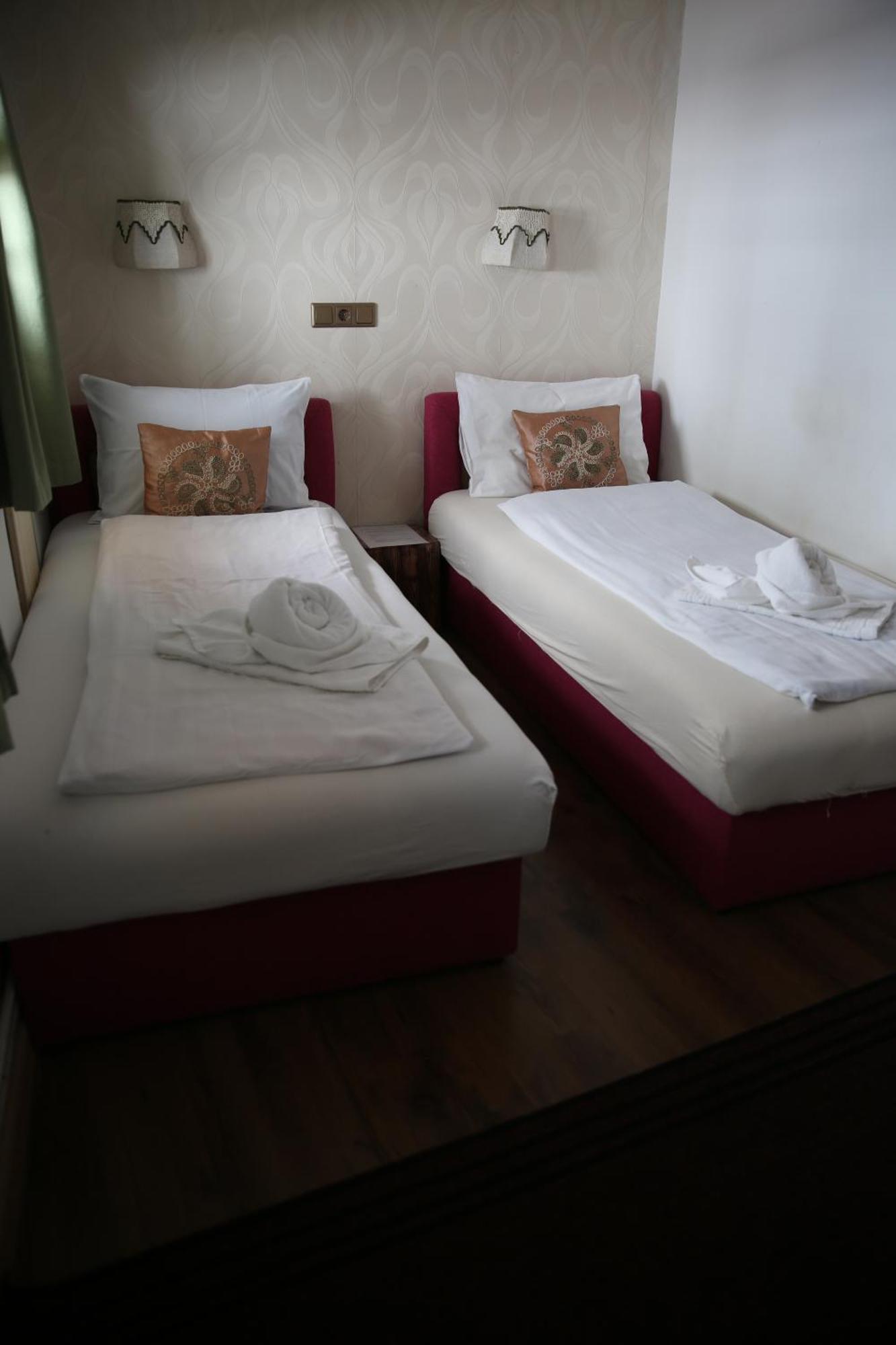 Guesthouse Nia Deluxe Sarajevo Exterior photo